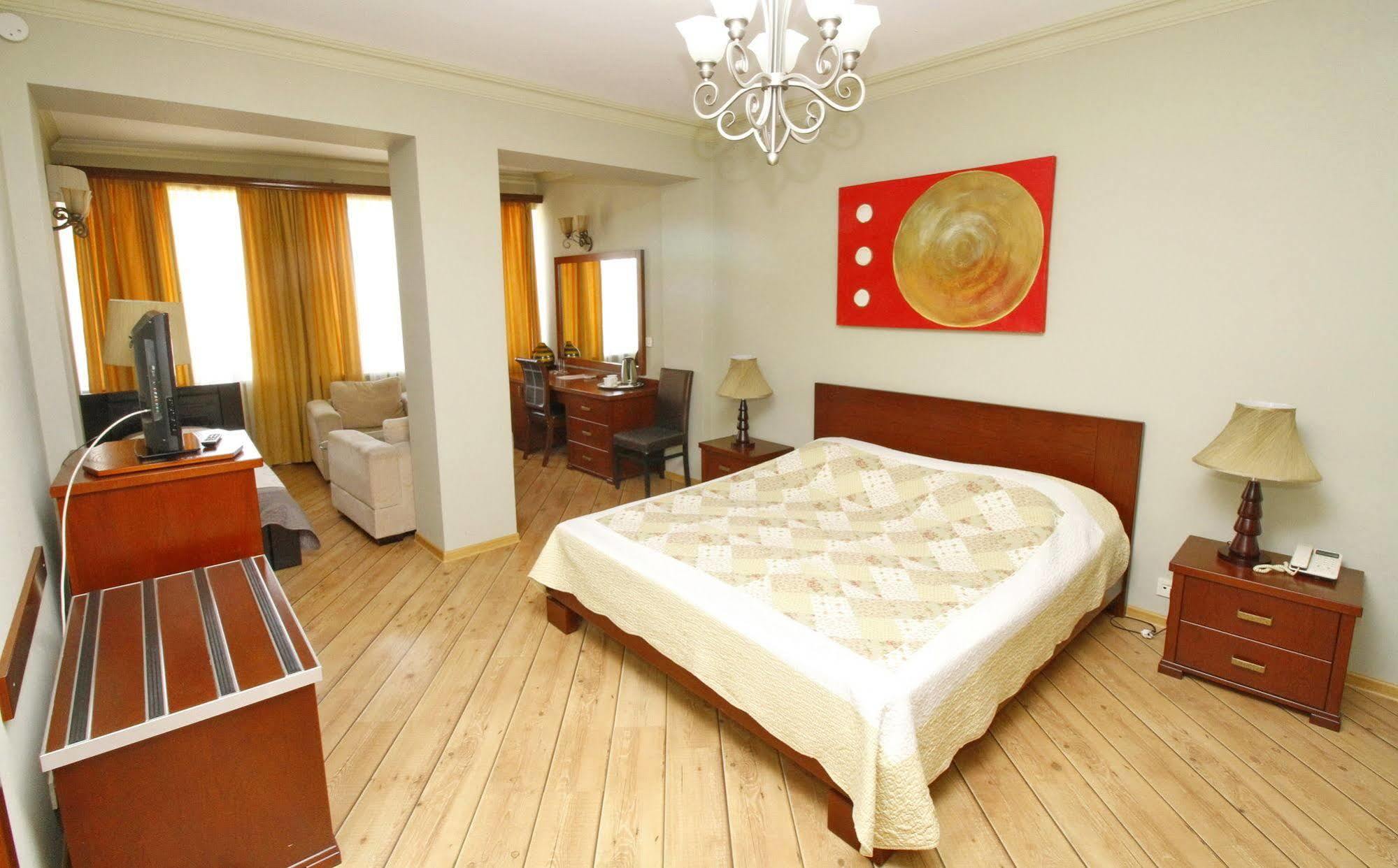 Penthouse Hotel Tbilisi Bagian luar foto